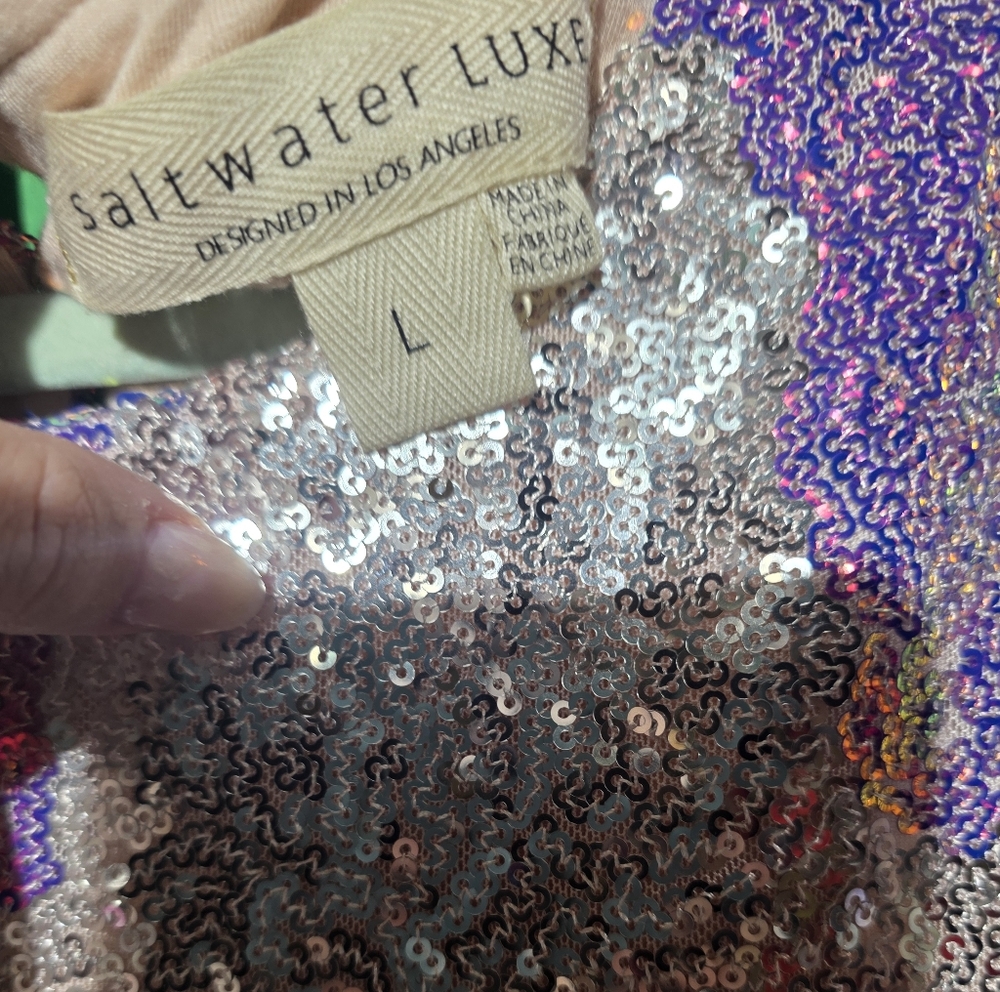 Saltwater LUXE EUC Large Beautiful Sequins Top - PTP 21 Length 22 - Picture 3 of 3